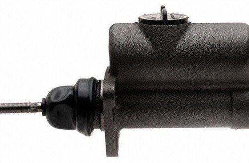 Hydraulic master cylinder for vehicle braking system.