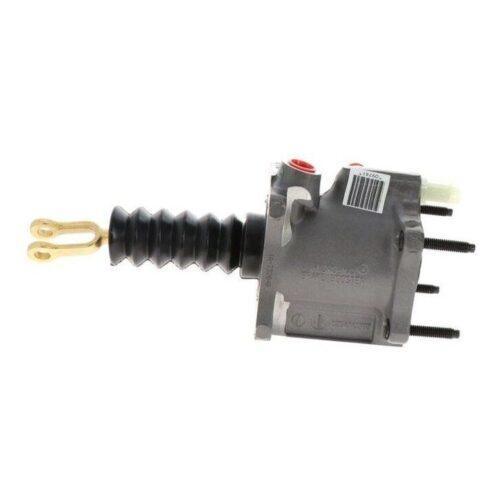 Close-up of the booster body showing casting number 2772114 or 0204745907 for International truck fitment.